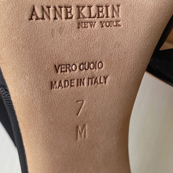 Anne Klein Women's Black Satin Stiletto Pumps Jeweled Detail Size 7M - Picture 6 of 15